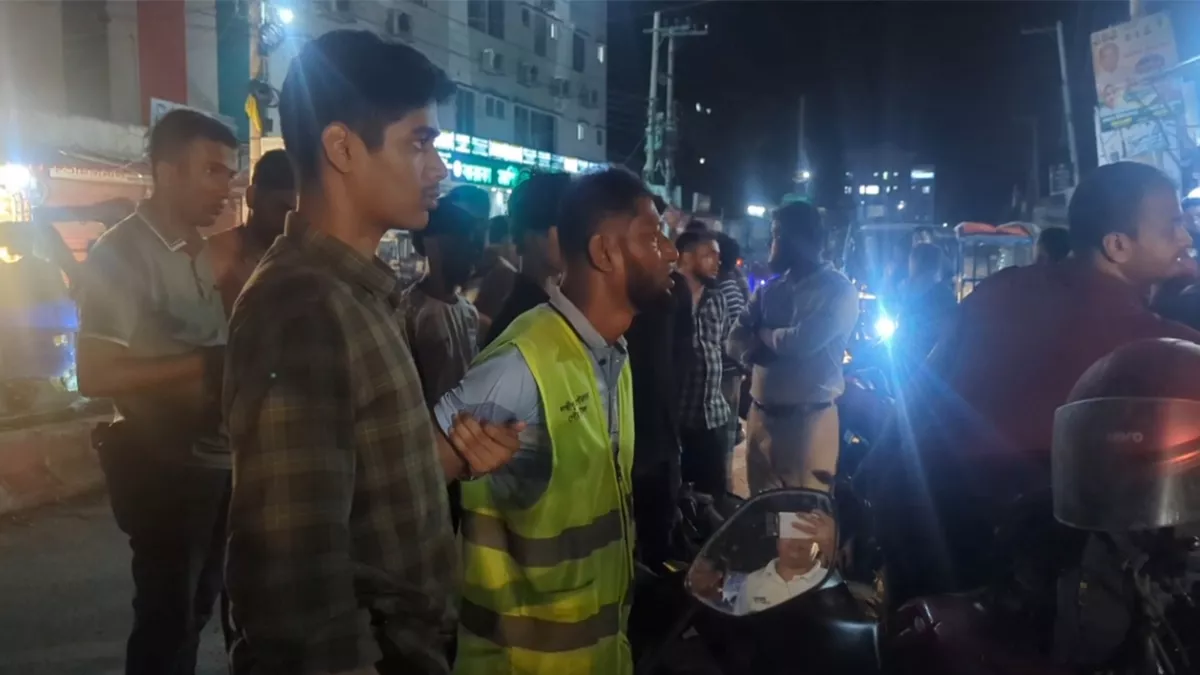 লক্ষ্মীপুরে সড়কে চাঁদাবাজির অভিযোগে যুবক আটক