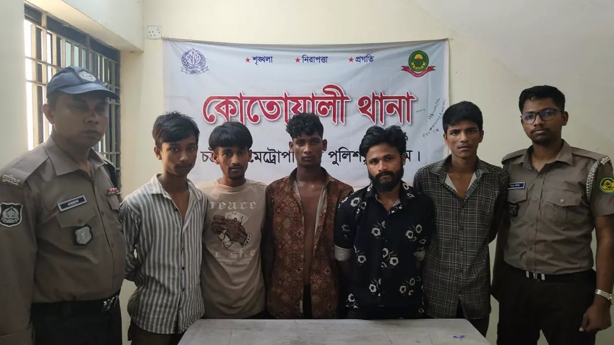 চট্টগ্রামে ডাকাত দলের প্রস্তুতিকালে গ্রেপ্তার ৫