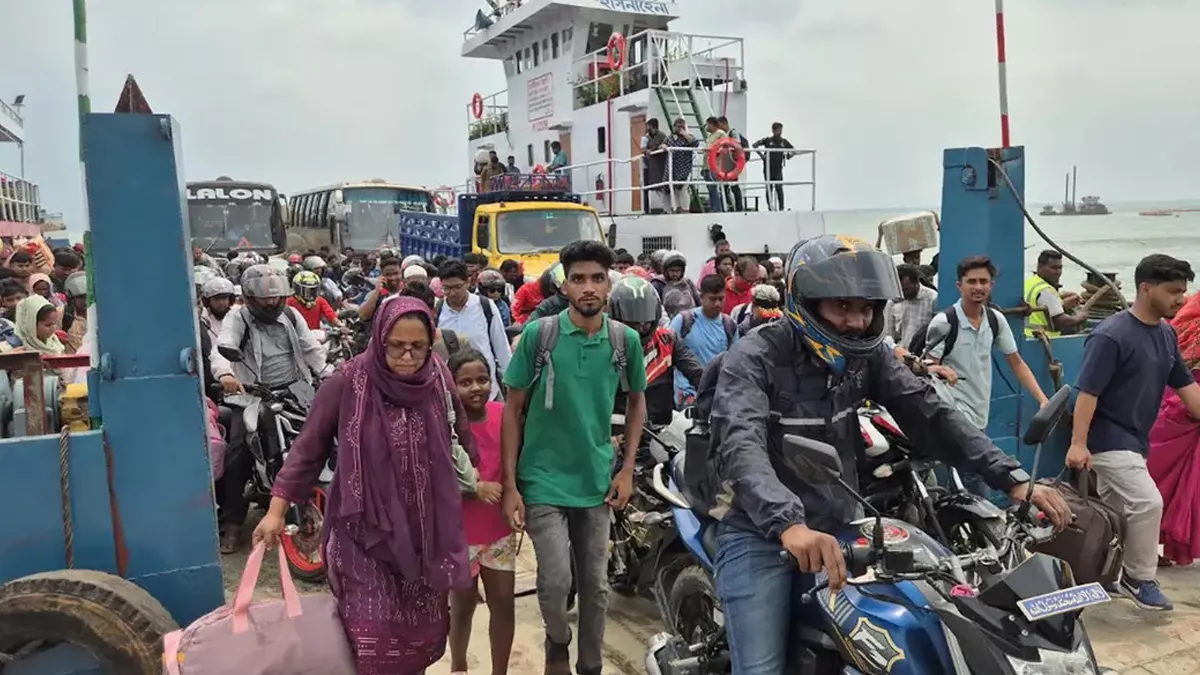 দৌলতদিয়ায় যাত্রী-যানবাহনের চাপ বাড়লেও নেই ভোগান্তি