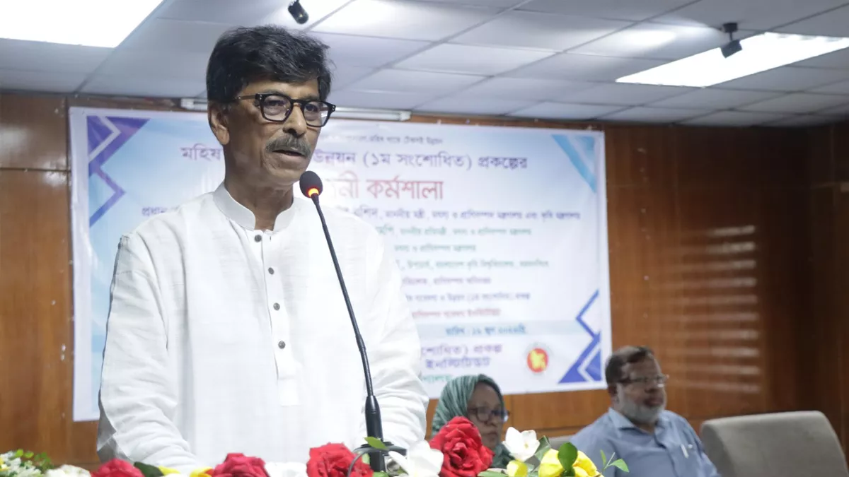 মৎস্য ও প্রাণিসম্পদ এবং কৃষিমন্ত্রী মোহাম্মদ আমিন উর রশিদ মঙ্গলবার বিএলআরআই বাস্তবায়নাধীন ‘মহিষ গবেষণা ও উন্নয়ন (প্রথম সংশোধিত)’ শীর্ষক উন্নয়ন প্রকল্পের সমাপনী কর্মশালার উদ্বোধনী অনুষ্ঠানে প্রধান অতিথির বক্তব্য দেন। ছবি : বাসস