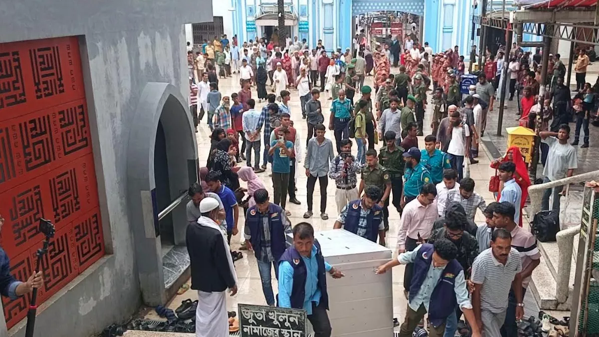 শাহজালাল মাজারের দানের তিন ডেগ সিলগালা