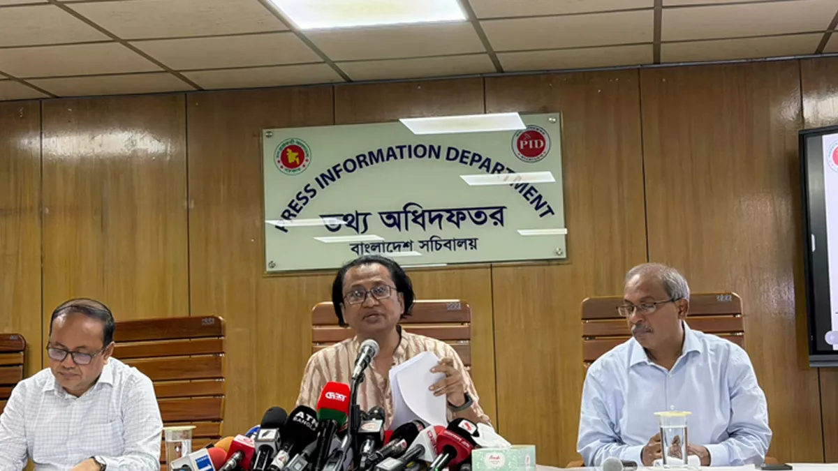 গণমাধ্যমে হাসিনার বক্তব্য প্রচার নিয়ে যা বললেন তথ্য উপদেষ্টা