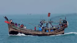 টেকনাফে ট্রলারসহ ৫ জেলেকে ধরে নিয়ে গেছে আরাকান আর্মি