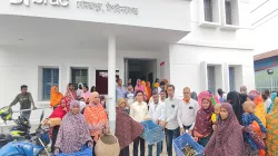গোমস্তাপুরে দরিদ্র ও প্রান্তিক জনগোষ্ঠীর মাঝে কৃষি উপকরণ বিতরণ