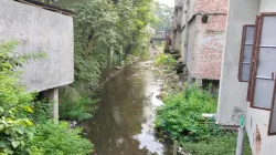 দখল ও দূষণে বিলুপ্তির পথে রহিমানাগর প্রবহমান খালটি