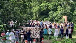 ৪১ ঘণ্টা অপেক্ষার পর শেষ বিদায়, পাশাপাশি কবরে শায়িত মা-মেয়ে