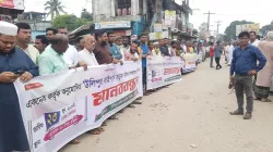উলিপুর-আমিন মোড় পর্যন্ত বাইপাস সড়কের দাবিতে মানববন্ধন
