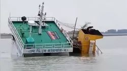 কর্ণফুলী নদীতে ডুবল পাথরবোঝাই লাইটার জাহাজ