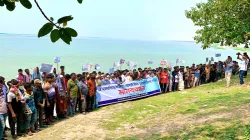 চরবাসীর খেয়াঘাটের ইজারা বাতিলের দাবিতে মানববন্ধন
