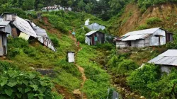 পাহাড়ে ঝুঁকিপূর্ণ বসতি