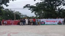 খুবি শিক্ষকের বিরুদ্ধে তদন্ত শুরু, শিক্ষার্থীদের মানববন্ধন