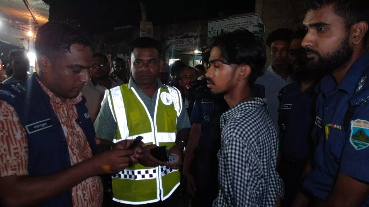 পাবনায় আইনশৃঙ্খলা পরিস্থিতি স্বাভাবিক এবং জননিরাপত্তা নিশ্চিত  অভিযান চালিয়েছে জেলা আইনশৃঙ্খলা বাহিনী। ছবি: প্রতিদিনের বাংলাদেশ 