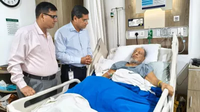 প্রধানমন্ত্রীর নির্দেশে রফিকুল ইসলাম মিয়াকে হাসপাতালে দেখলেন ডা. বিটু