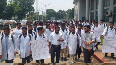৬ দফা দাবিতে বগুড়া শজিমেকে ইন্টার্ন চিকিৎসকদের কর্মবিরতি