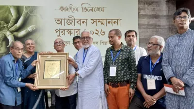 ক্র্যাফটস ভিলেজেস আজীবন সম্মাননায় ভূষিত প্রতিমাশিল্পী হরিপদ পাল