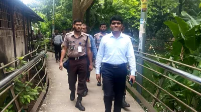 ধানমন্ডি লেকে ডিএসসিসির উচ্ছেদ অভিযান