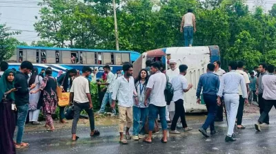 গাজীপুরে উত্তরা ইউনিভার্সিটির বাস উল্টে ২৩ শিক্ষার্থী আহত