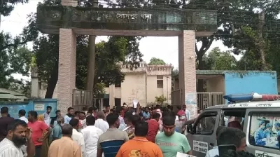 সৈয়দপুরে মামলা না নেওয়ায় লাশসহ বিক্ষোভ, থানা ঘেরাও