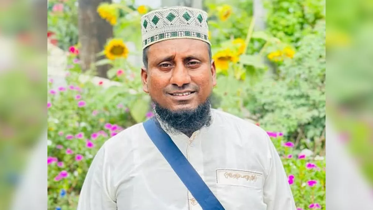 নওগাঁর আত্রাই উপজেলার সাহাগোলা এলাকায় রেললাইনের পাশ থেকে নেয়ামুল বাশির (৫০) নামে এক কলেজ শিক্ষকের মরদেহ উদ্ধার করেছে পুলিশ। প্রবা ফটো