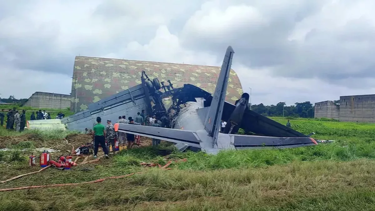 ভারতের আসামে দেশটির বিমানবাহিনীর (আইএএফ) একটি এএন-৩২ পরিবহন বিমান বিধ্বস্ত হয়েছে। ছবি: ইউএনবি
