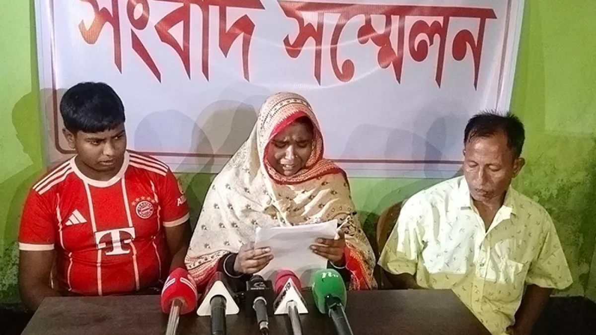 স্কুলছাত্রীকে অপহরণ, উদ্ধারের দাবিতে মায়ের সংবাদ সম্মেলন 