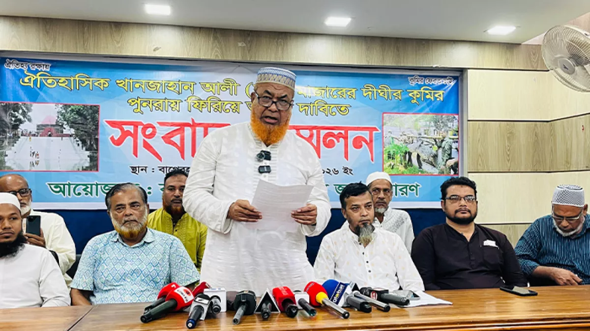 মাজারের কুমির ফিরিয়ে আনার দাবি খাদেমদের