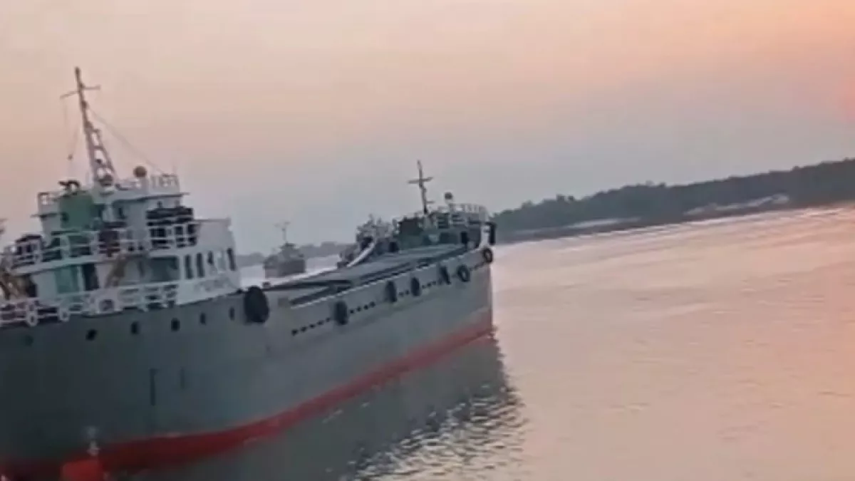 ভারতগামী ৫ জাহাজে ডাকাতির চেষ্টা, গুলি ও লুটপাট