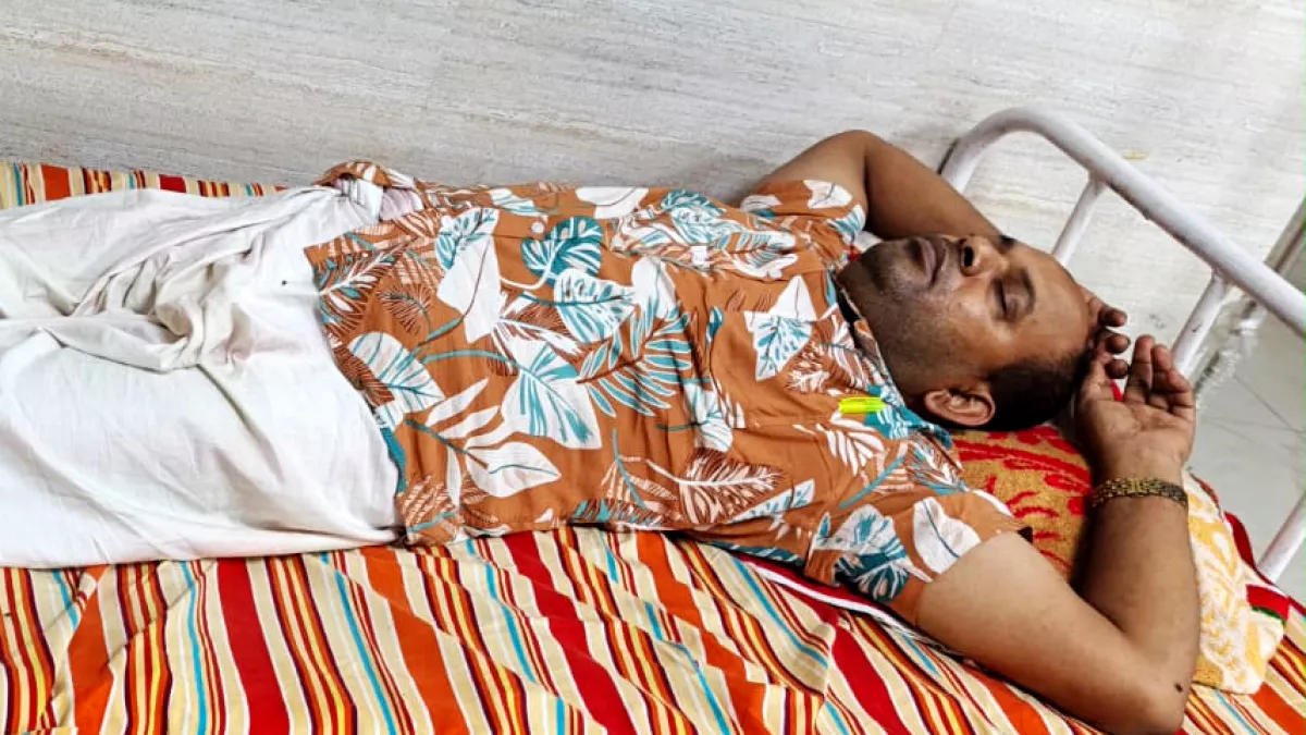 এসআইকে ছুরিকাঘাত করে  মামলার নথিপত্র ছিনতাই
