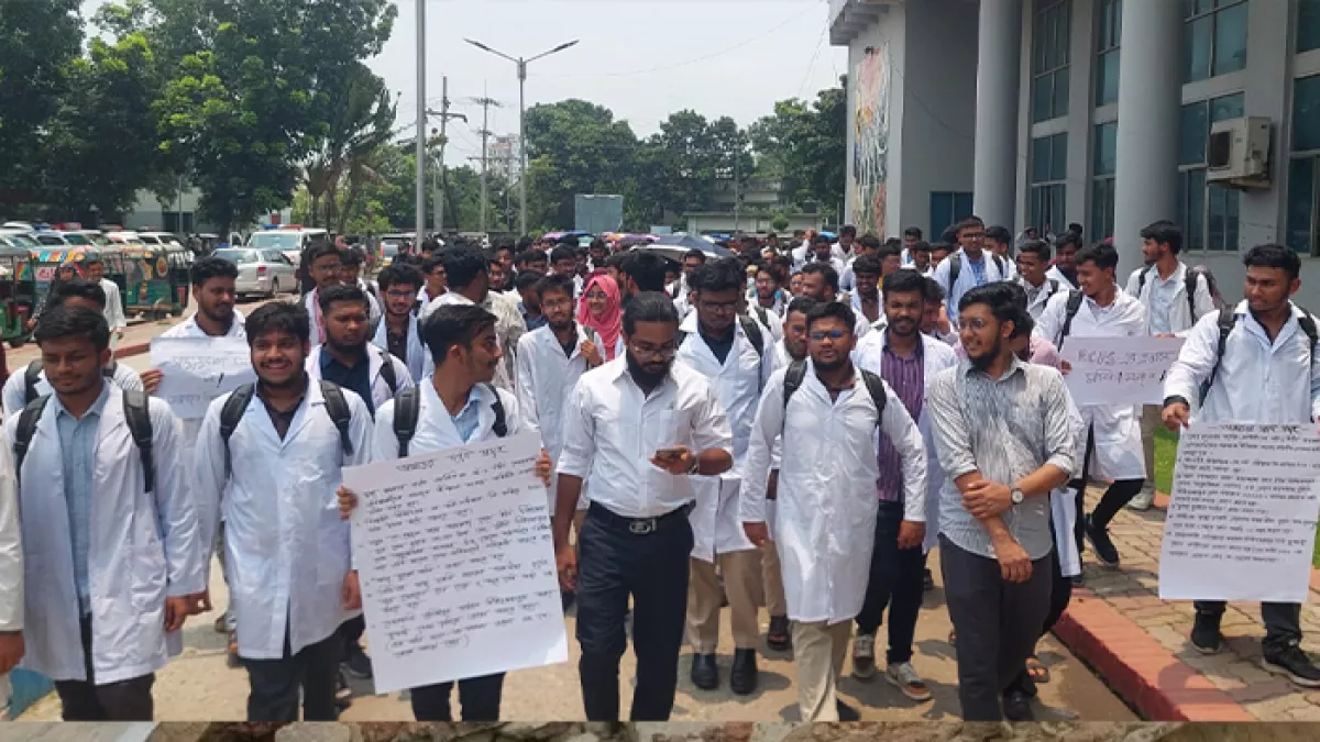 ৬ দফা দাবিতে বগুড়া শজিমেকে ইন্টার্ন চিকিৎসকদের কর্মবিরতি