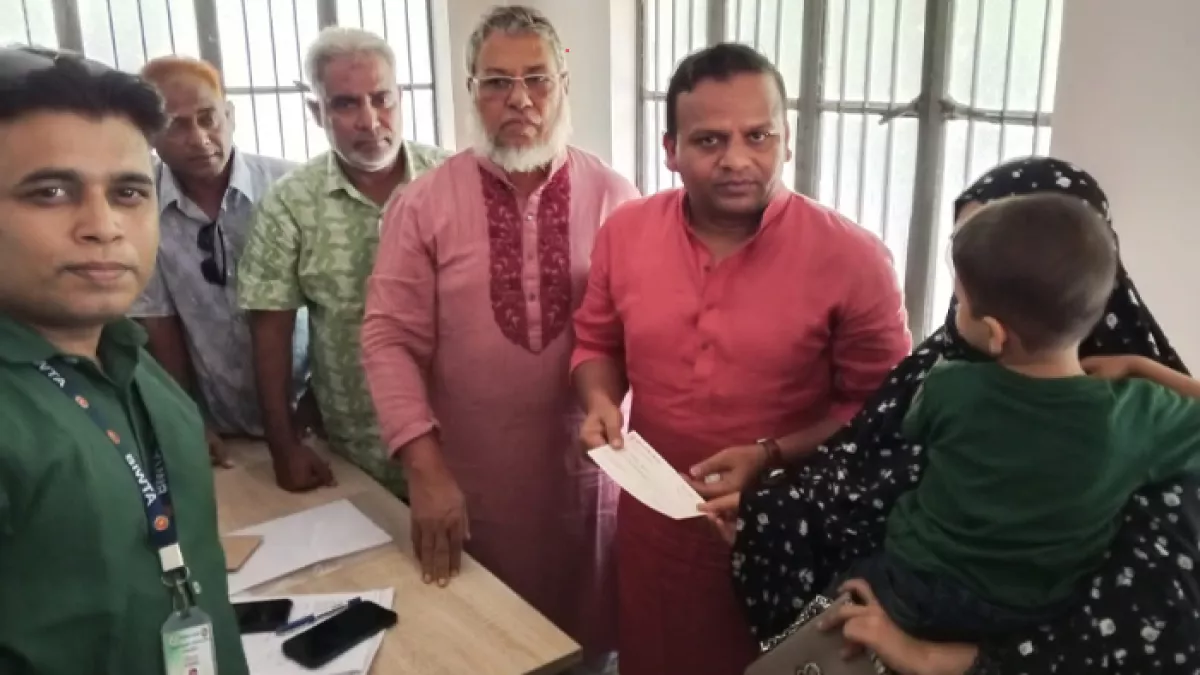সদরঘাট লঞ্চ দুর্ঘটনায় নিহত পরিবারকে আর্থিক সহায়তা
