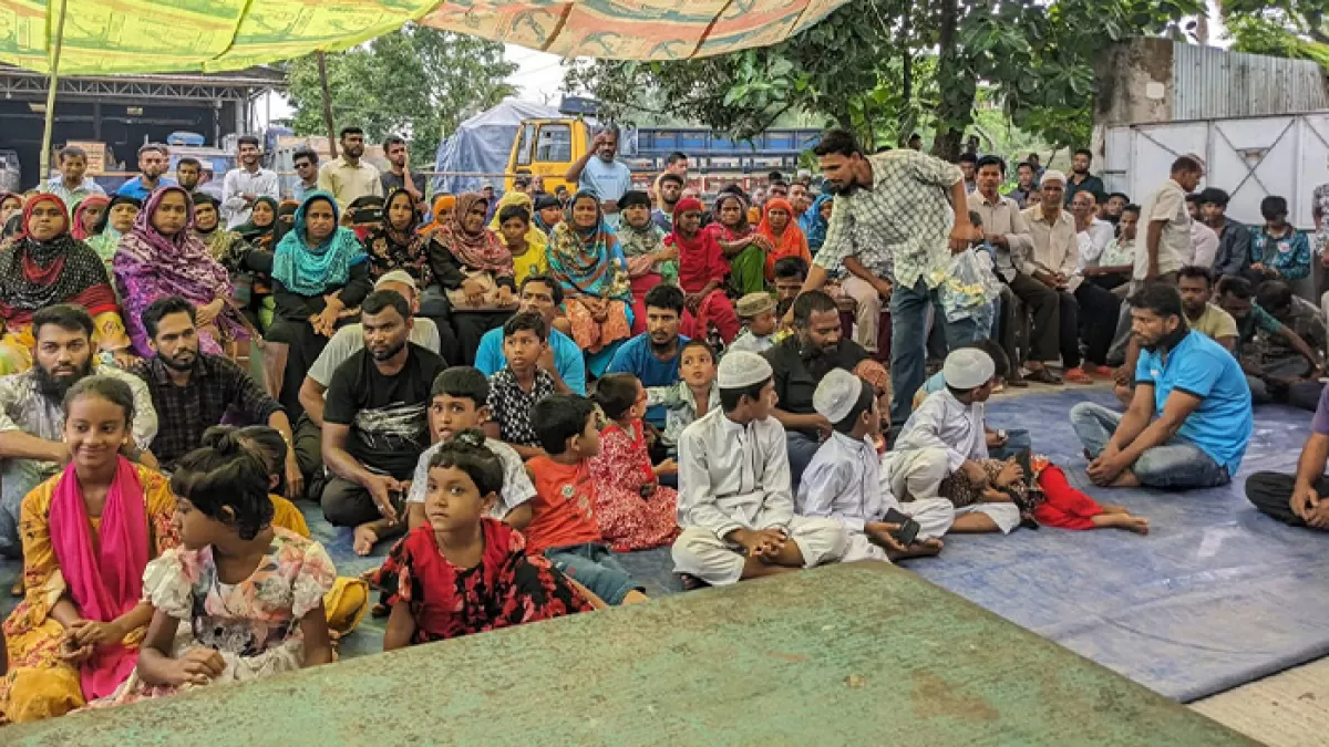 বকেয়া পরিশোধের দাবিতে শ্রমিক সন্তানদের সমাবেশ