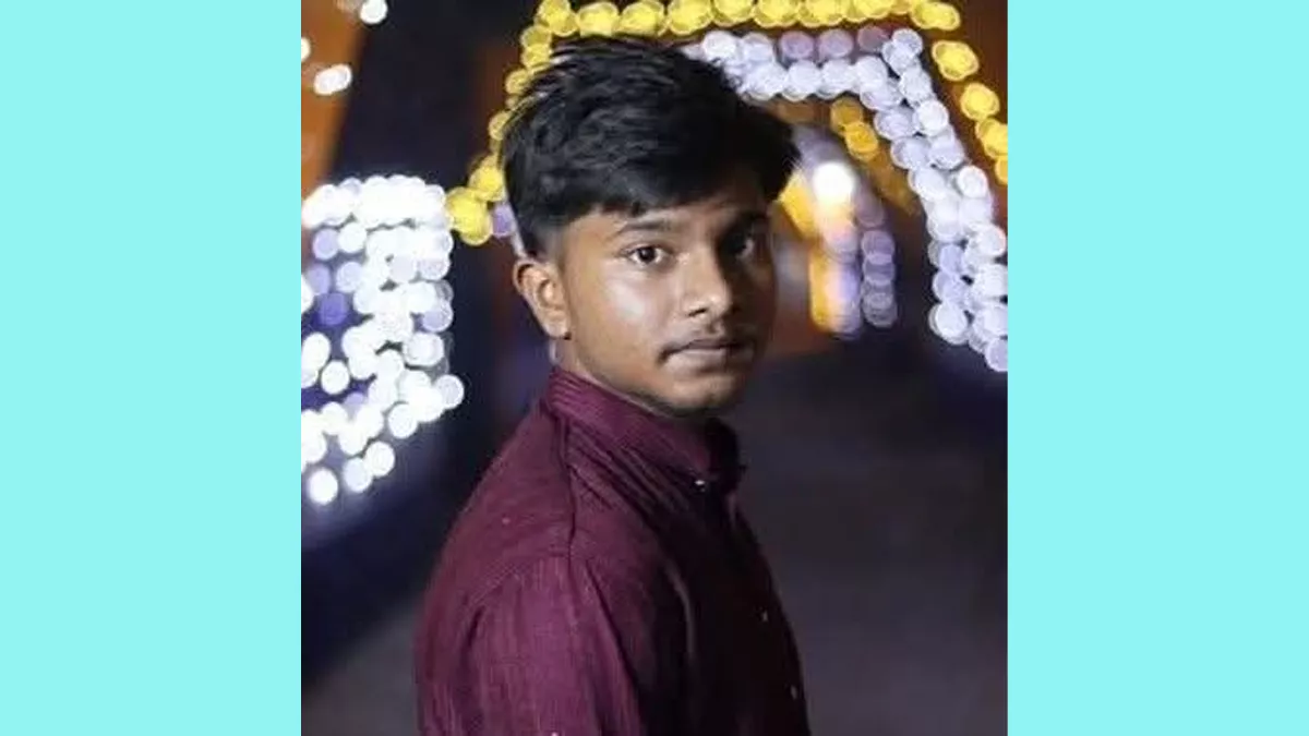 উদ্ধার হওয়া স্কুলছাত্র তীর্থ সাহা। ছবি: প্রতিদিনের বাংলাদেশ 