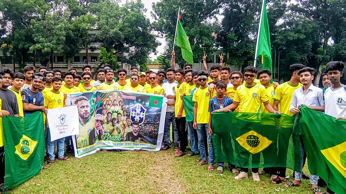 শ্রীপুরে ব্রাজিলের সমর্থকদের আনন্দ মিছিল ও মোটরসাইকেল শোভাযাত্রা অনুষ্ঠিত। ছবি: প্রতিদিনের বাংলাদেশ 