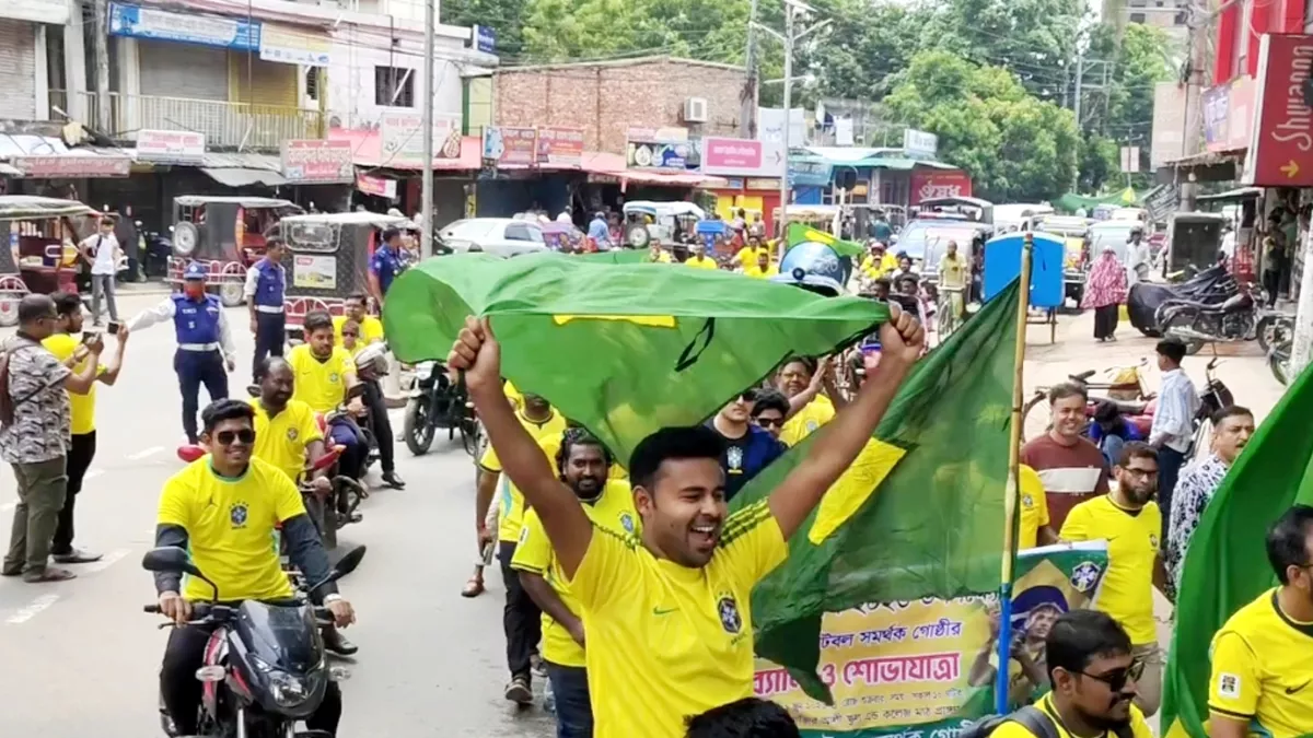 ঝিনাইদহে ব্রাজিল সমর্থকদের র‍্যালি। ছবি: প্রতিদিনের বাংলাদেশ 