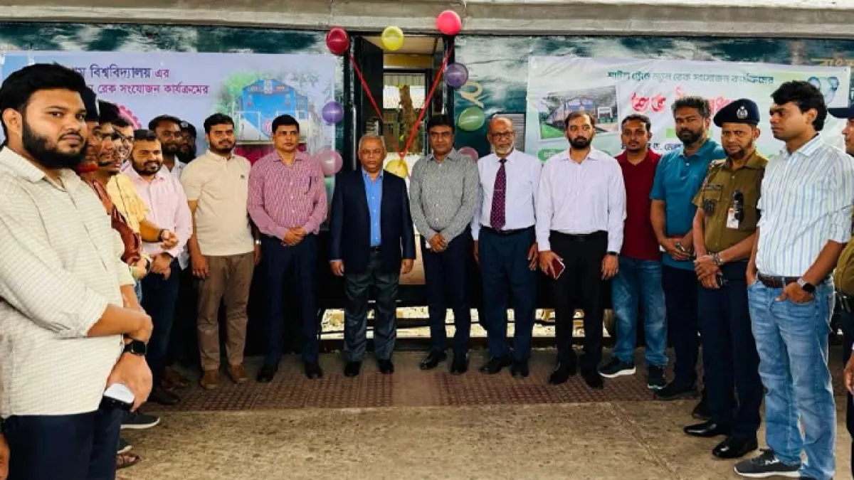চট্টগ্রামের বটতলী স্টেশনে দশ বগির একটি শাটল ট্রেন উদ্বোধন করেন উপাচার্য অধ্যাপক ড. মোহাম্মদ আল-ফোরকান। প্রবা ফটো