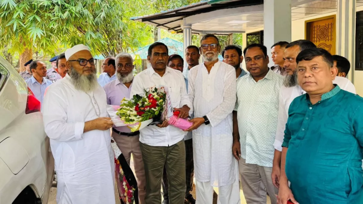 সাফারী পার্কে বৃক্ষরোপণ পরিদর্শন স্বরাষ্ট্র সচিবের