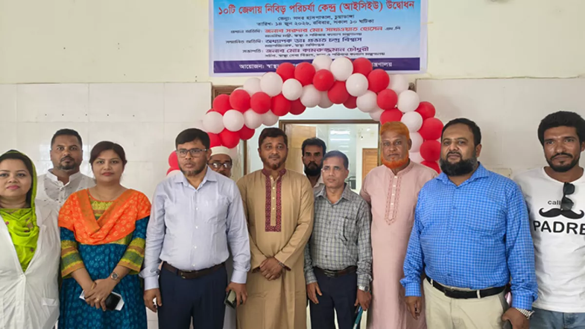 চুয়াডাঙ্গা সদর হাসপাতালের আইসিইউ উদ্বোধনের পর আইসিইউ ইউনিট পরিদর্শন করেন অতিথিরা। প্রবা ফটো