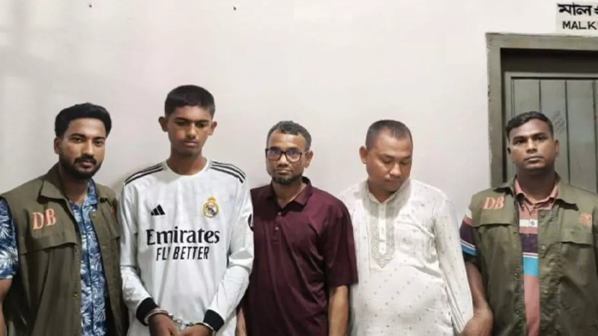 প্রাইভেটকারে ইয়াবা যুবদল-মৎসজীবীদল নেতাসহ আটক ৩