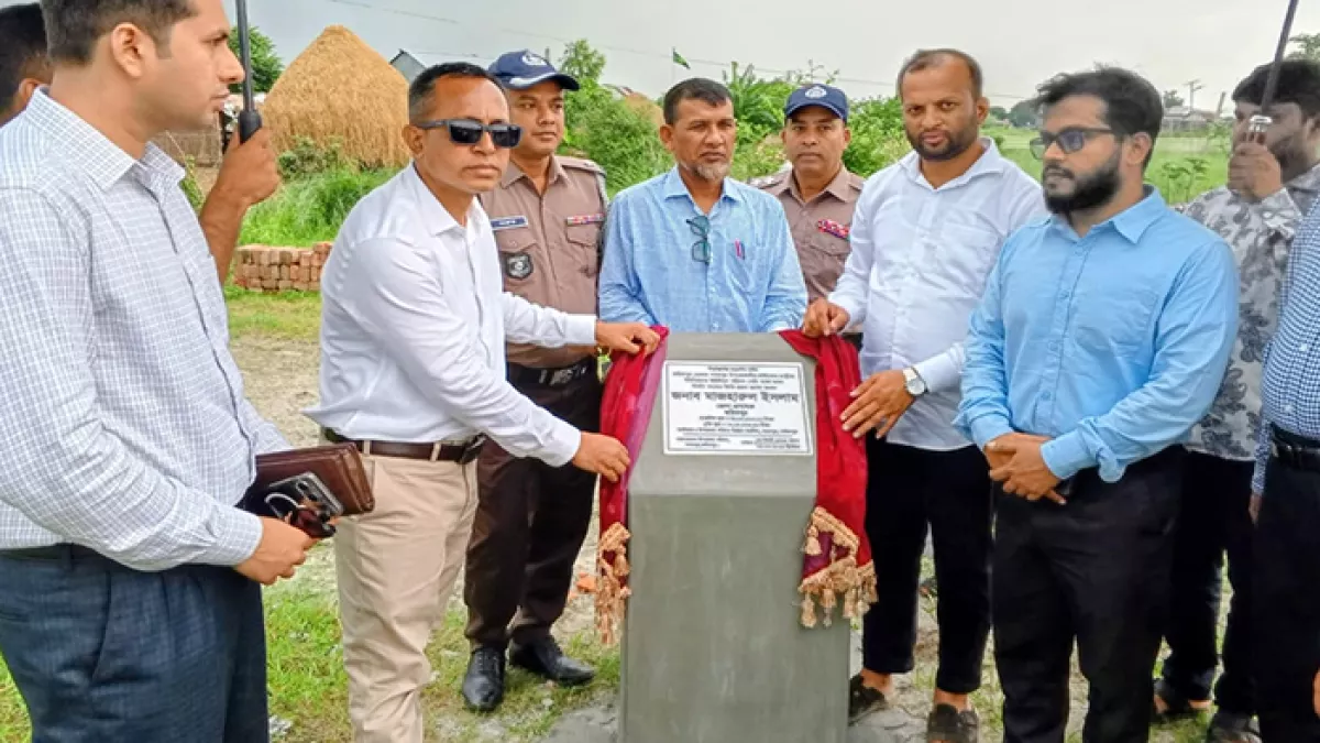 জেলা প্রশাসক ইউপি ভবনের ভিত্তিপ্রস্তর স্থাপন করলেন