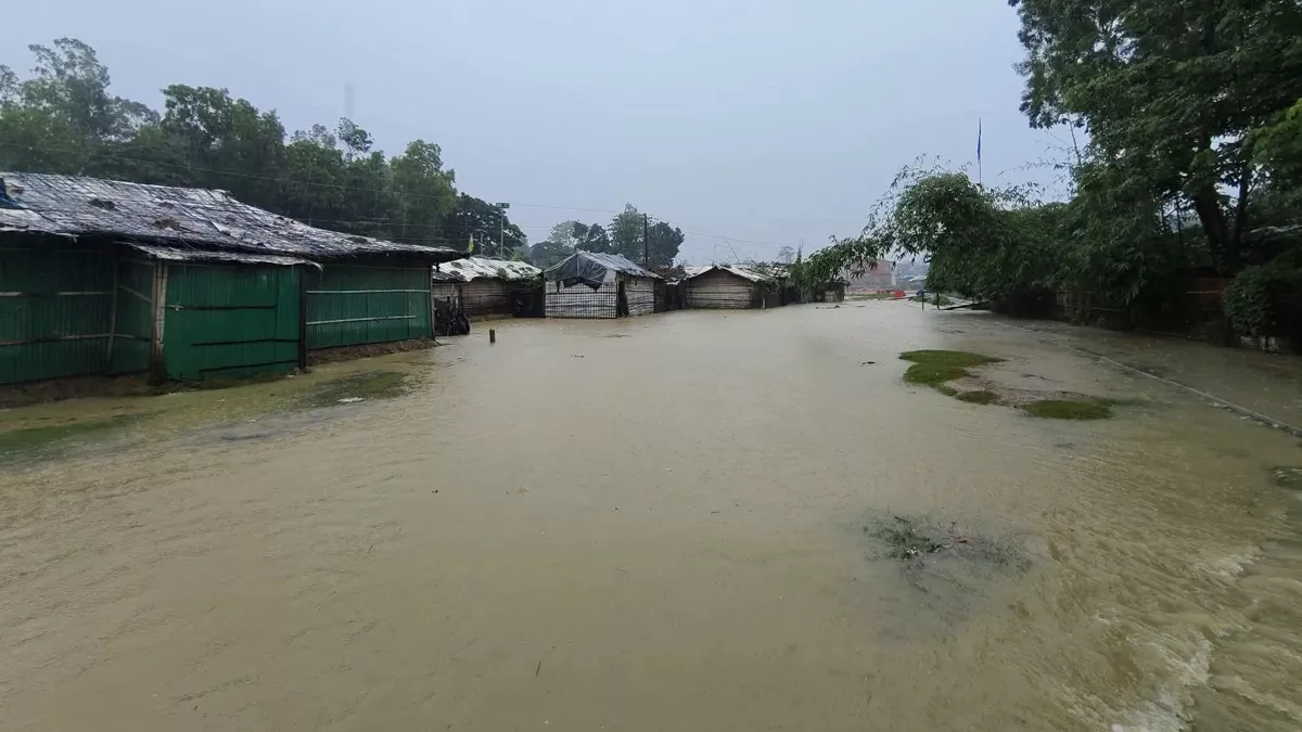 ভারি বৃষ্টিতে রোহিঙ্গাদের বসতঘর প্লাবিত