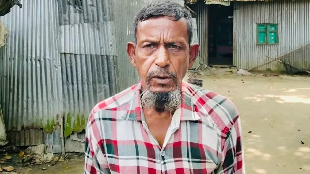 ছেলে ও পুত্রবধূর মারধরে আব্দুর রাজ্জাক (৬০) নামে এক বৃদ্ধের মৃত্যু হয়েছে। প্রবা ফটো