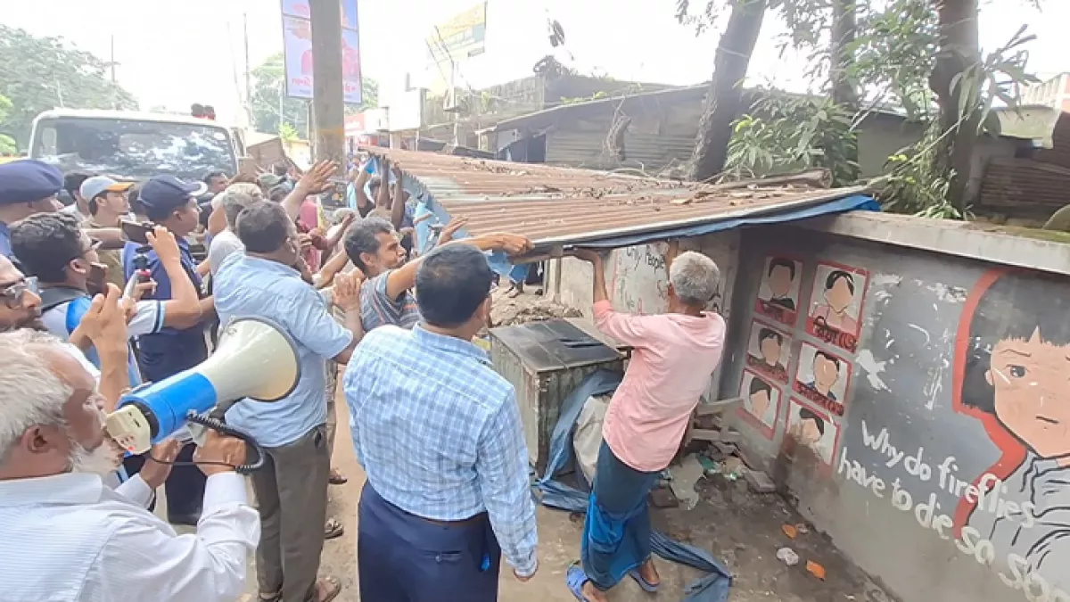 ফুটপাত দখলমুক্ত ও যানজট নিরসনে অভিযান