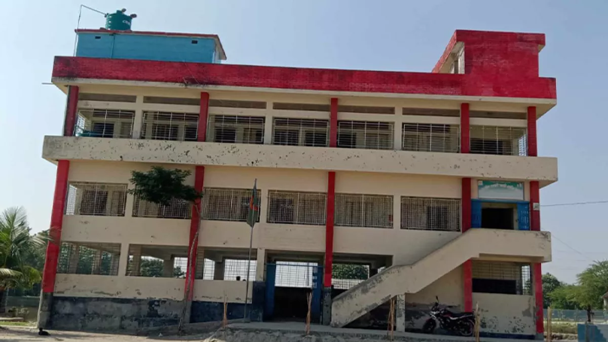স্কুলে ১৯ বছর ধরে নেই ধর্মীয় শিক্ষক
