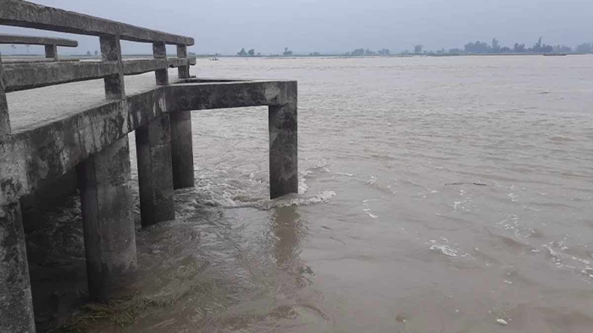 উজান থেকে নেমে আসা পাহাড়ি ঢল ও টানা ভারী বর্ষণে তিস্তা, ধরলা, দুধকুমার ও ব্রহ্মপুত্রসহ সব  নদনদীর পানি দ্রুত বৃদ্ধি পাচ্ছে। প্রবা ফটো