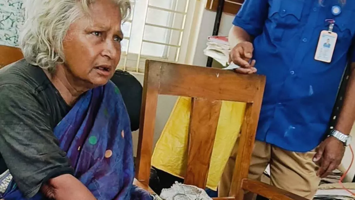 মানসিক ভারসাম্যহীন নারী খুরশিদা বেগম। প্রবা ফটো