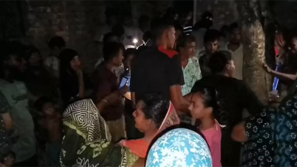 নাটোর সদর উপজেলায় বিষ্ণুপুর আমহাটি গ্রামে এক বৃদ্ধের জবাইকৃত মরদেহ উদ্ধার করেছে পুলিশ। প্রবা ফটো