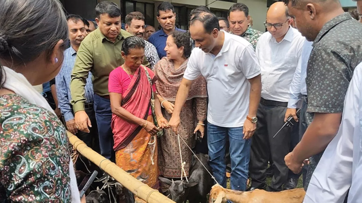 কলমাকান্দায় ক্ষুদ্র নৃ-গোষ্ঠী  ১০০পরিবারের মাঝে ছাগল ও গৃহনির্মাণ সামগ্রী বিতরণ করা হয়েছে।  প্রবা ফটো