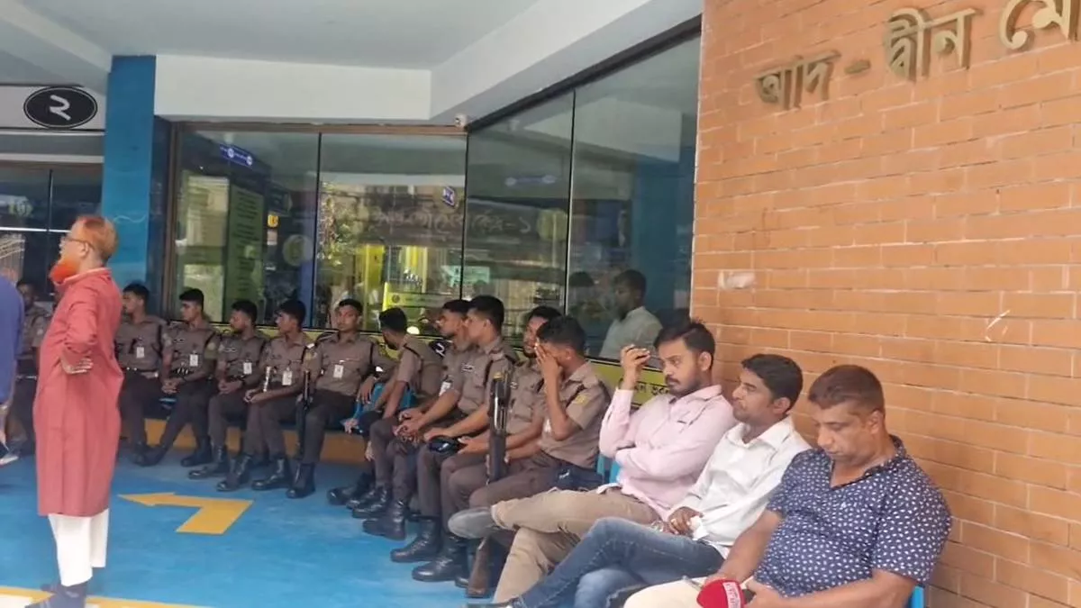 আদ্-দ্বীন হাসপাতালে দিনভর পুলিশের উপস্থিতি
