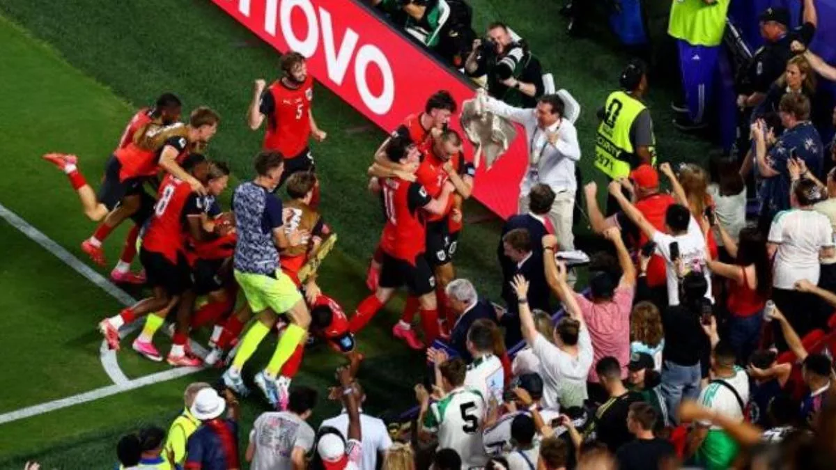 ৯৩তম মিনিটে মাহরেজের দ্বিতীয় গোলে আলজেরিয়ার বাঁধভাঙা উল্লাস। ছবি: ইএসপিএন
