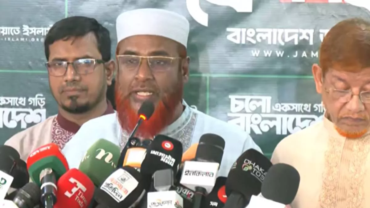 সংবাদ সম্মেলনে শুক্রবার সকালে বাজেটকে দুর্নীতি ও লুটপাটের বাজেট বলেও অ্যাখ্যা দিয়েছেন বাংলাদেশ জামায়াতে ইসলামীর সেক্রেটারি জেনারেল মিয়া গোলাম পরওয়ার। ছবি: ভিডিও থেকে